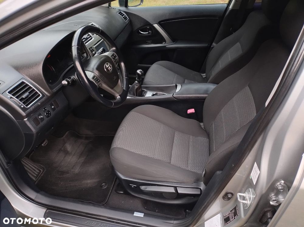 Toyota Avensis - 14