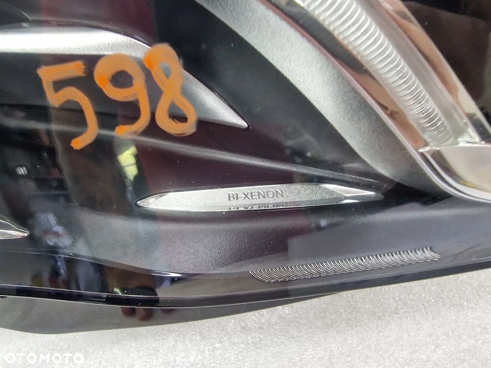 MERCEDES GLA W156 ŁADNA PRAWA LAMPA PRZEDNIA PRZÓD BI-XENON + USZCZELKA ( RAMKA ) , NR A1569063200 , NR AUKCJI LA598 - 6
