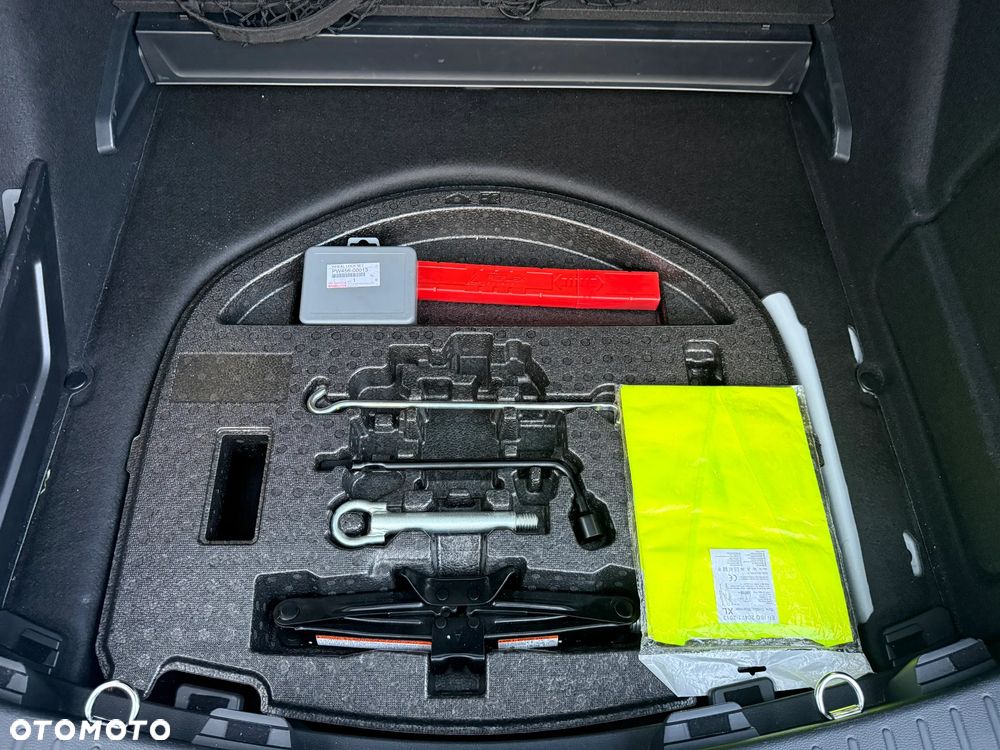 Toyota Corolla 2.0 Hybrid GR Sport Dynamic - 28