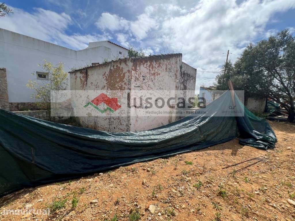 Casa Térrea, com 3 compartimentos e logradouro. - Grande imagem: 4/12