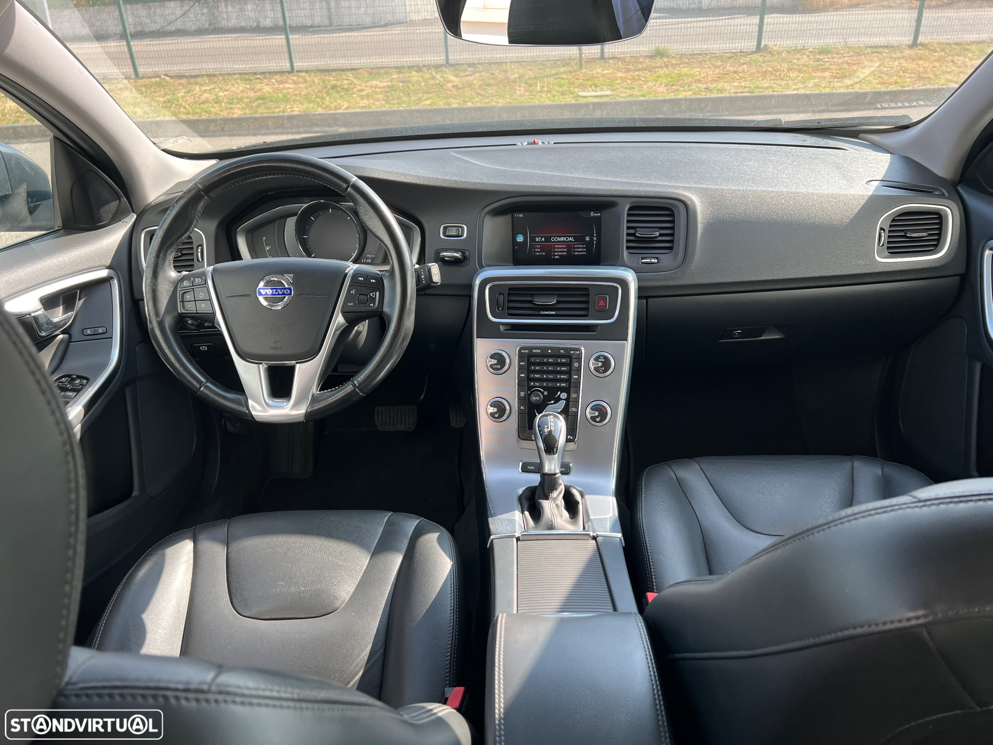 Volvo V60 2.4 D6 R-Design Sum.AWD Phev - 11