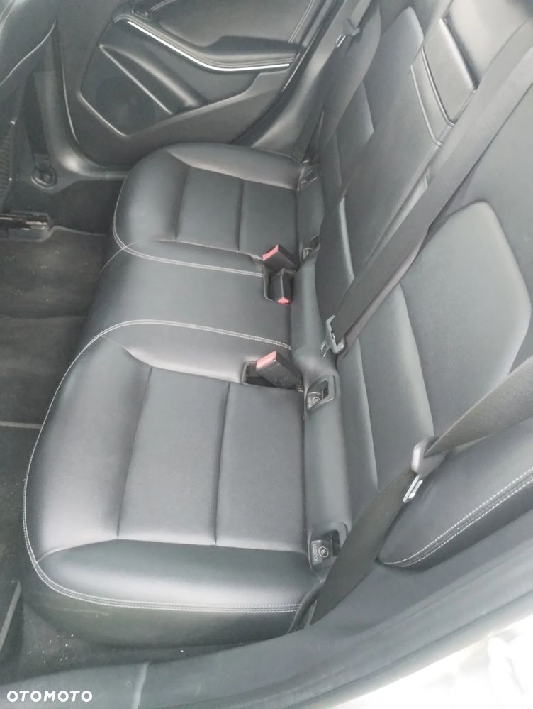 Mercedes-Benz GLA 250 4-Matic AMG Line - 24
