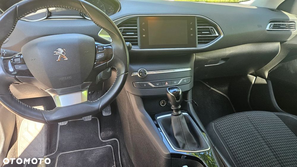 Peugeot 308 1.2 PureTech GPF Allure S&S - 11