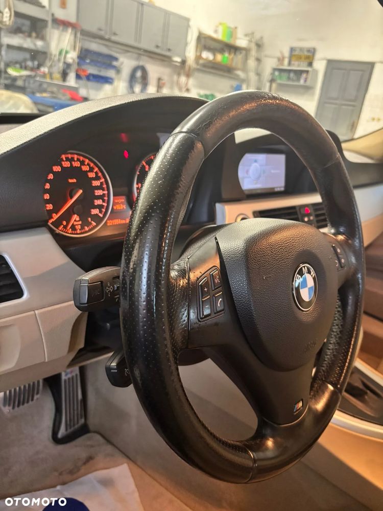 BMW Seria 3 320d DPF Touring - 11