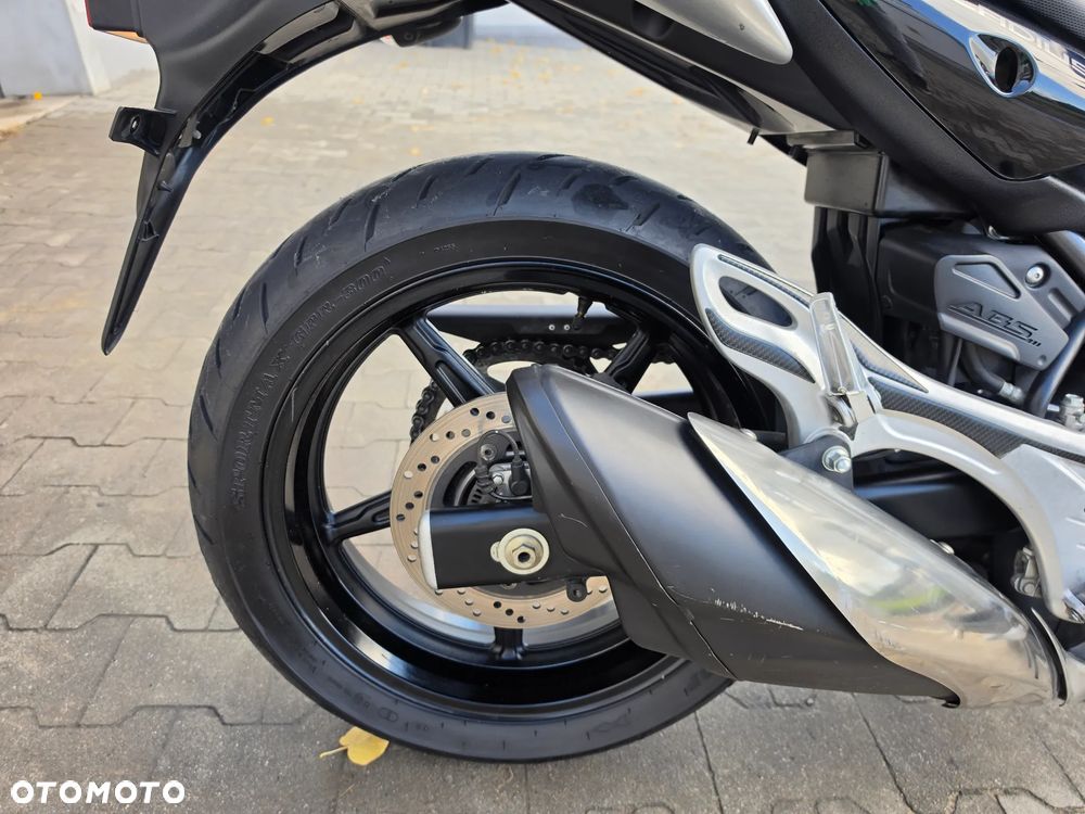 Suzuki Gladius - 25