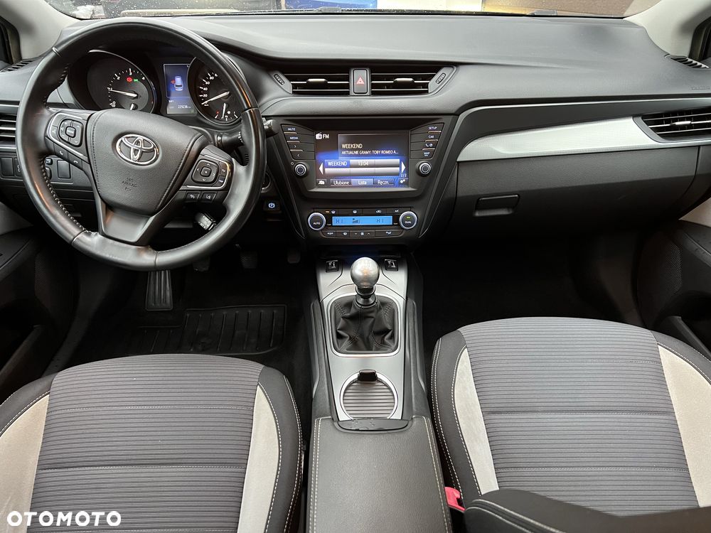 Toyota Avensis - 6
