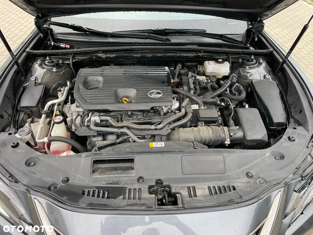 Lexus ES 300h F Sport - 22