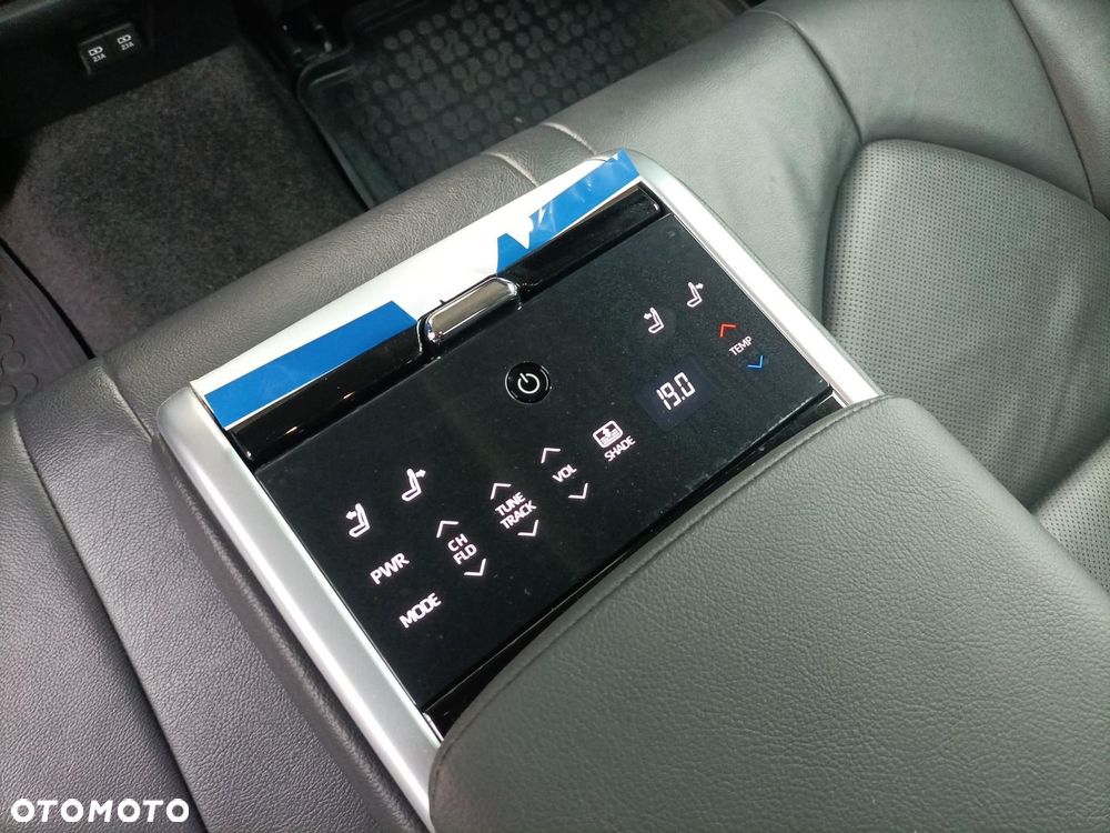 Toyota Camry 2.5 Hybrid Executive CVT - 16