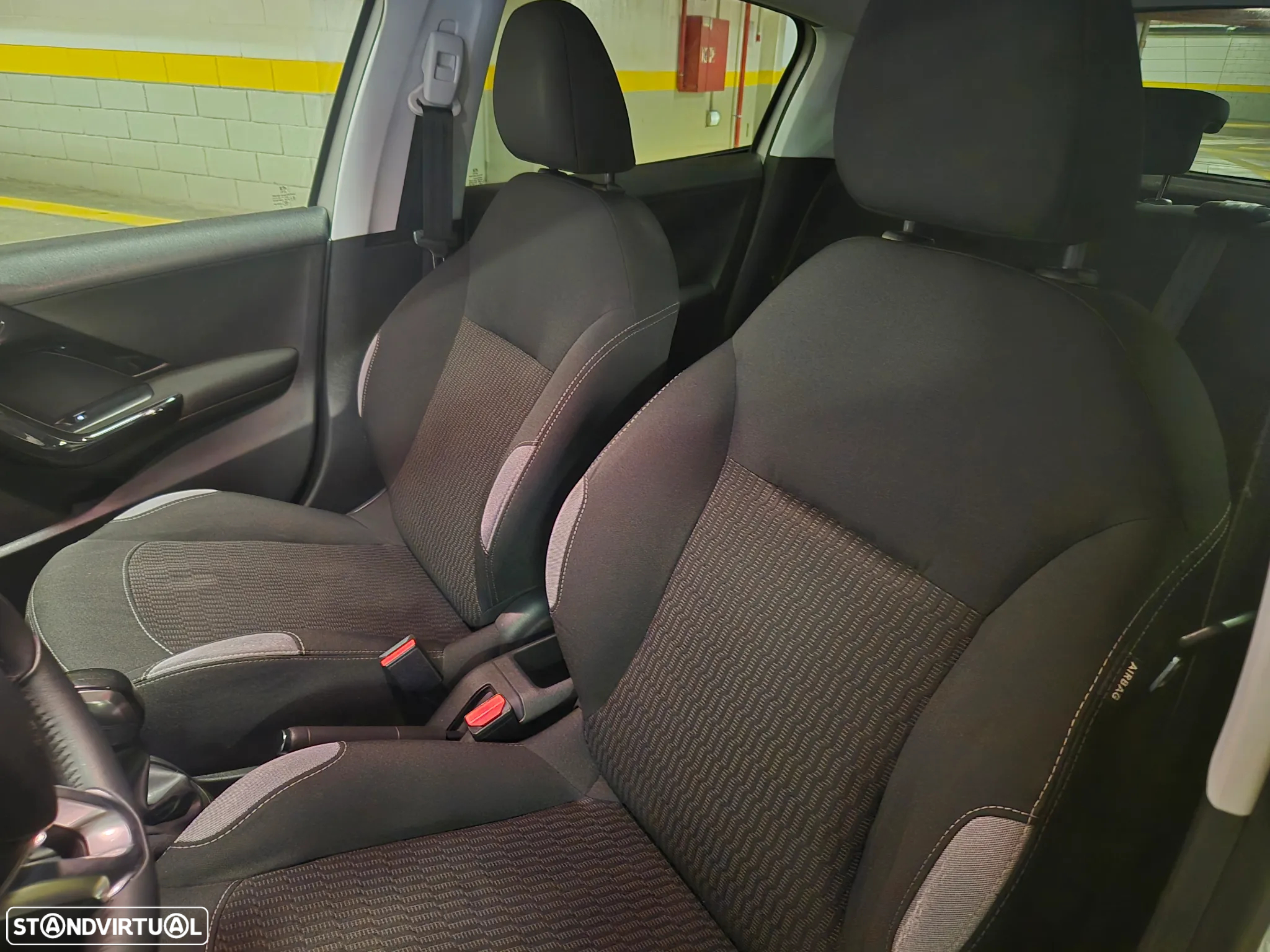 Peugeot 208 1.4 HDi SE Style - 23