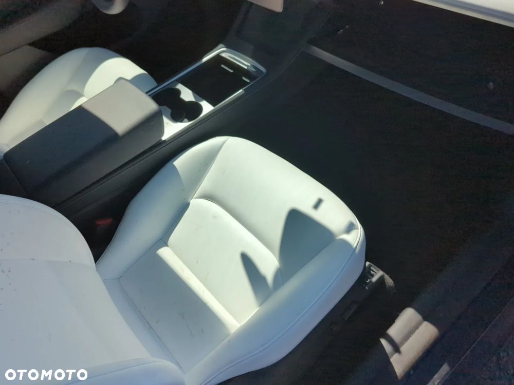 Tesla Model Y - 20