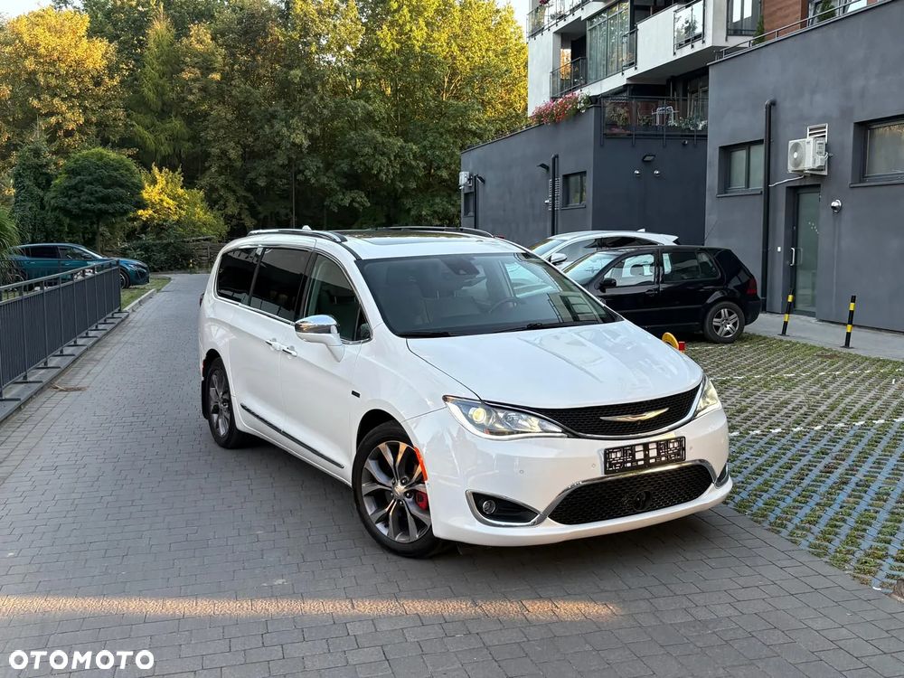 Chrysler Pacifica - 2