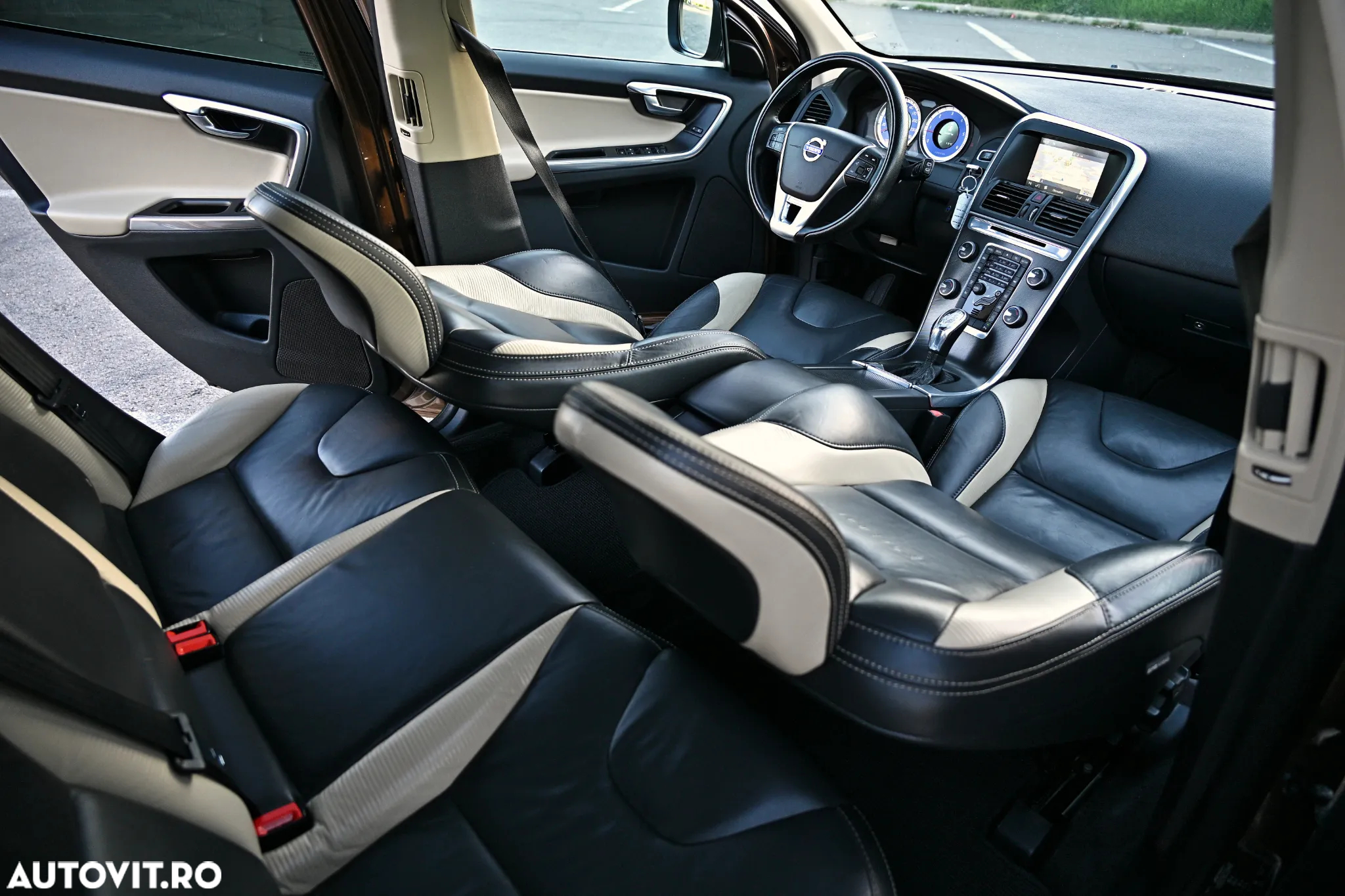 Volvo XC 60 D5 AWD Aut. RDesign - 35