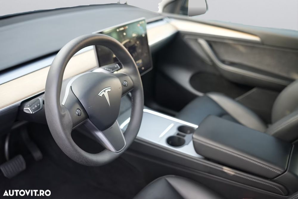 Tesla Model Y Long Range Dual Motor AWD - 7