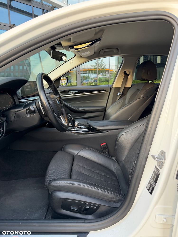BMW Seria 5 518d Sport Line - 9