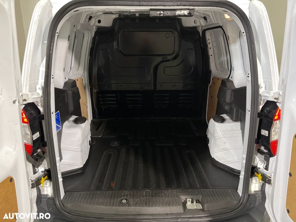 Ford Transit Courier - 10