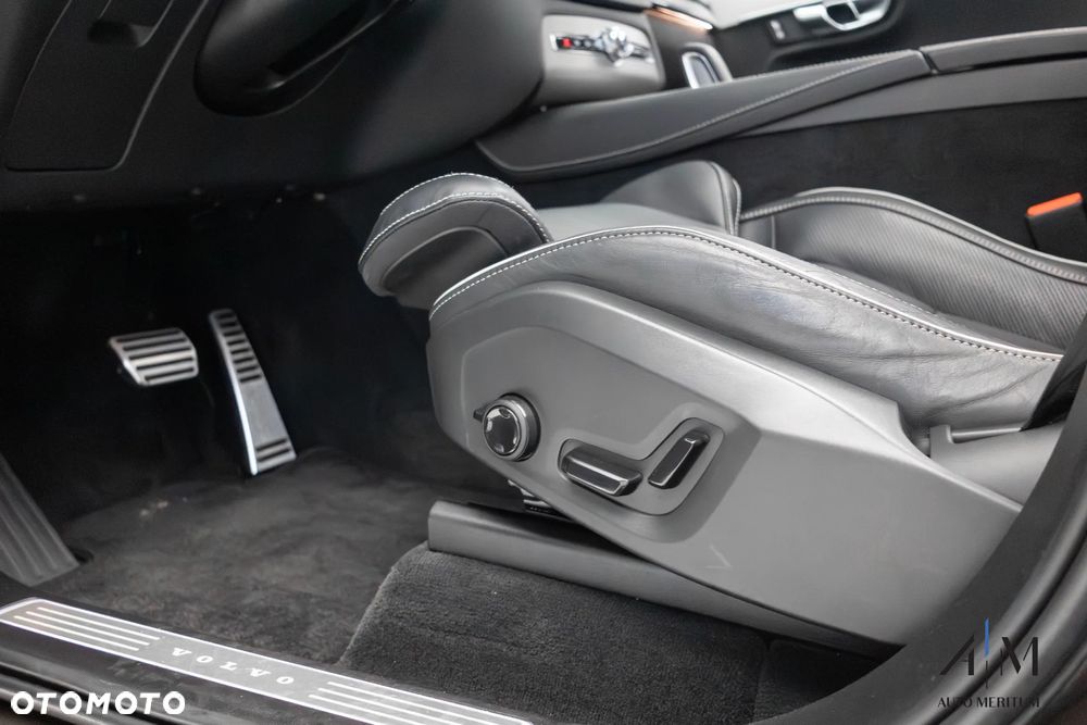 Volvo XC 90 B5 D AWD Ultimate Dark - 20