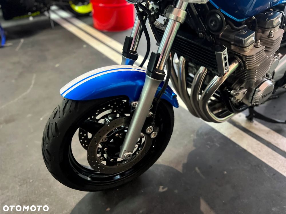 Yamaha XJR - 30