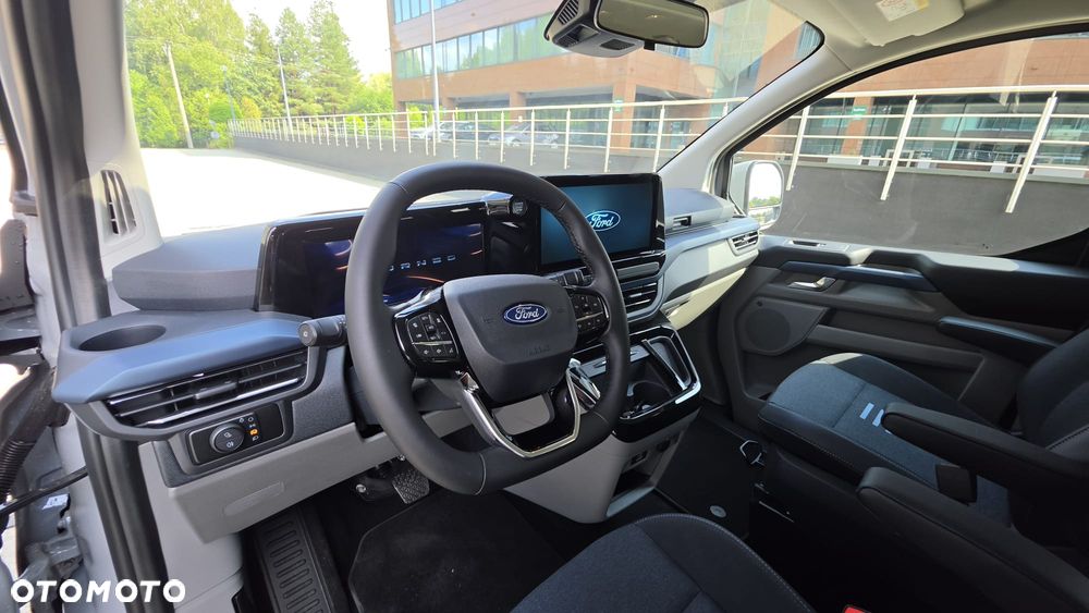 Ford Tourneo Custom - 19