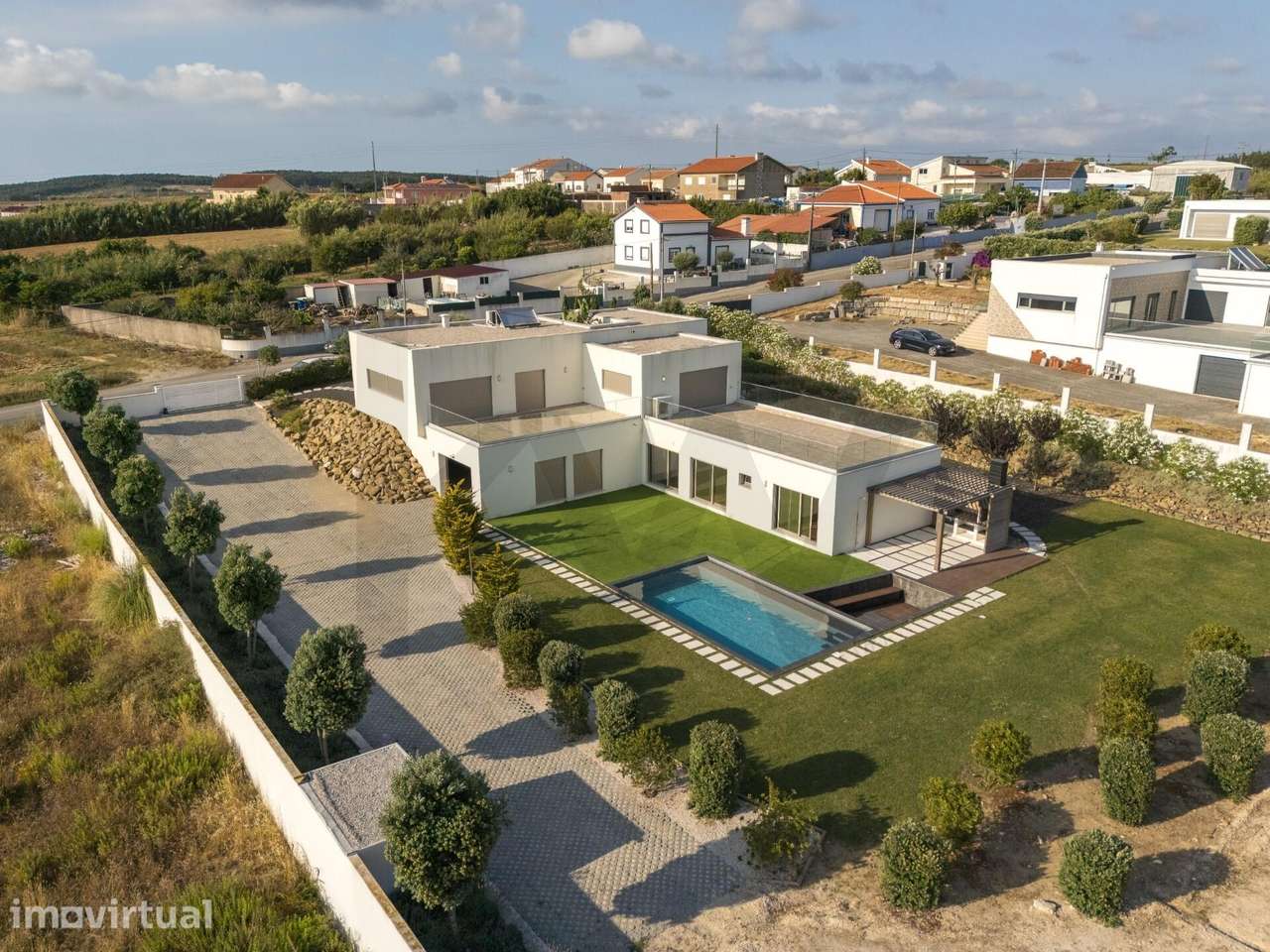 Moradia nova T4 | Independente, com piscina, jardim e lote de 5.334 m2 - Grande imagem: 3/60