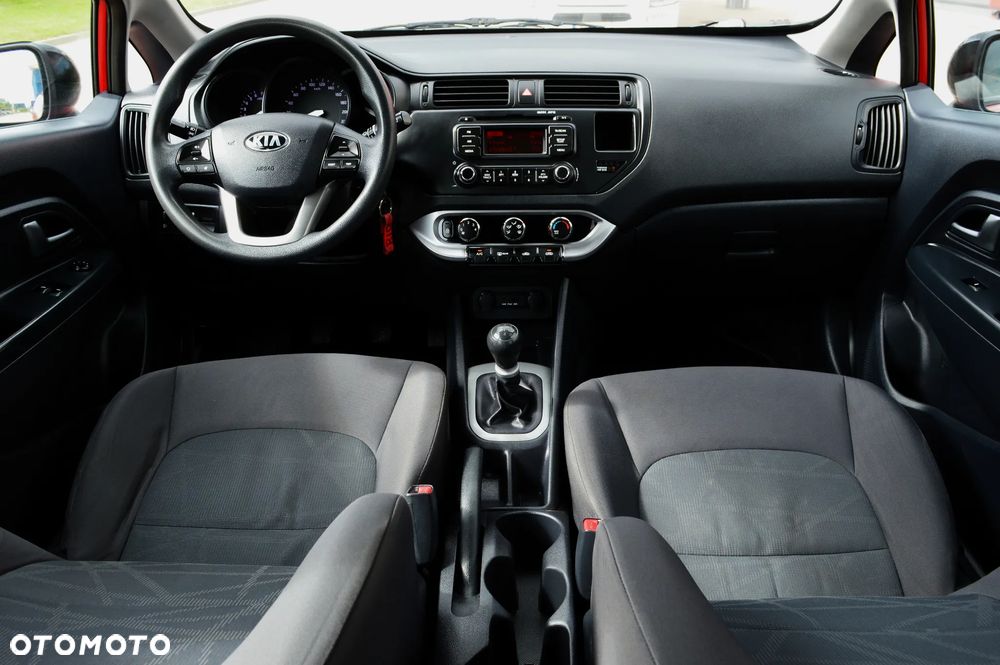 Kia Rio 1.2 L - 8