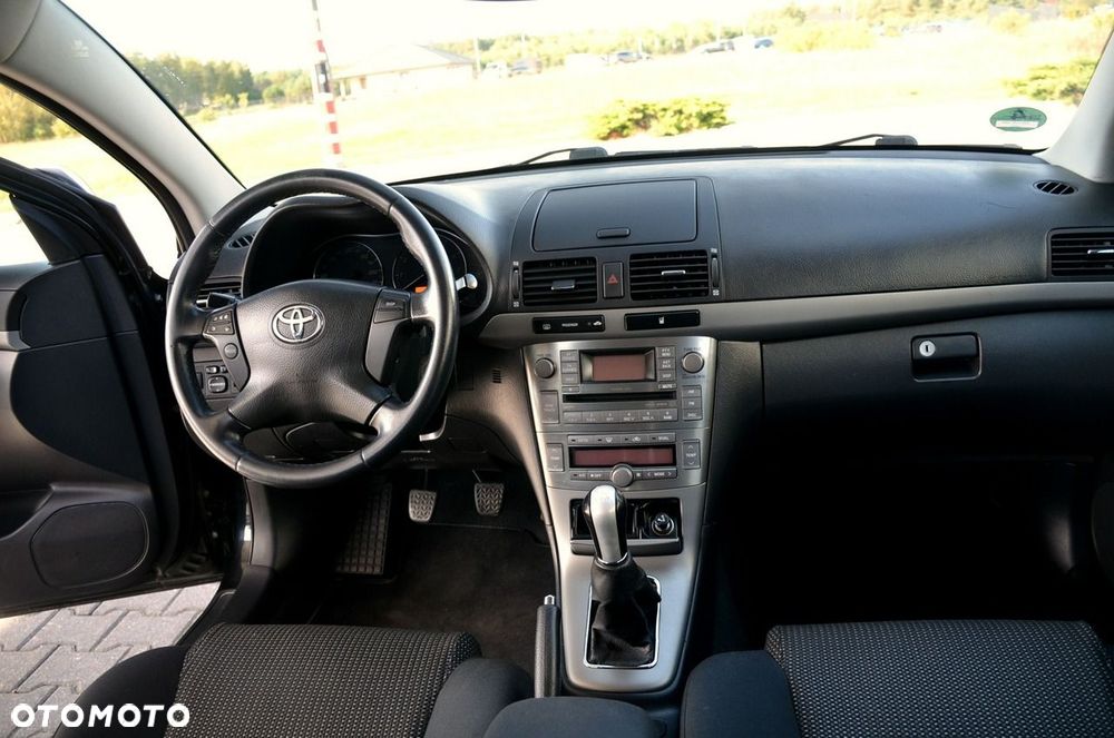 Toyota Avensis - 17