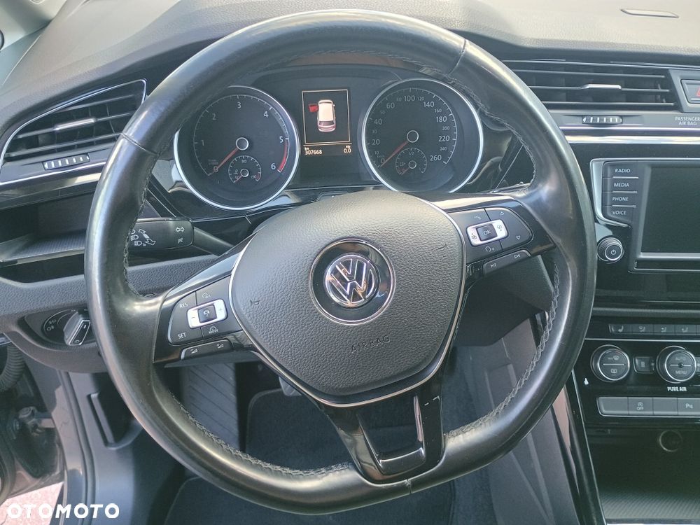 Volkswagen Touran - 5