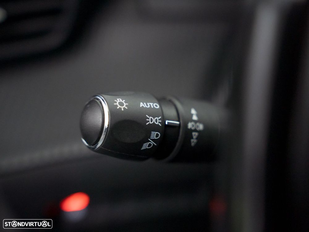 Peugeot e-2008 50 kWh GT - 21