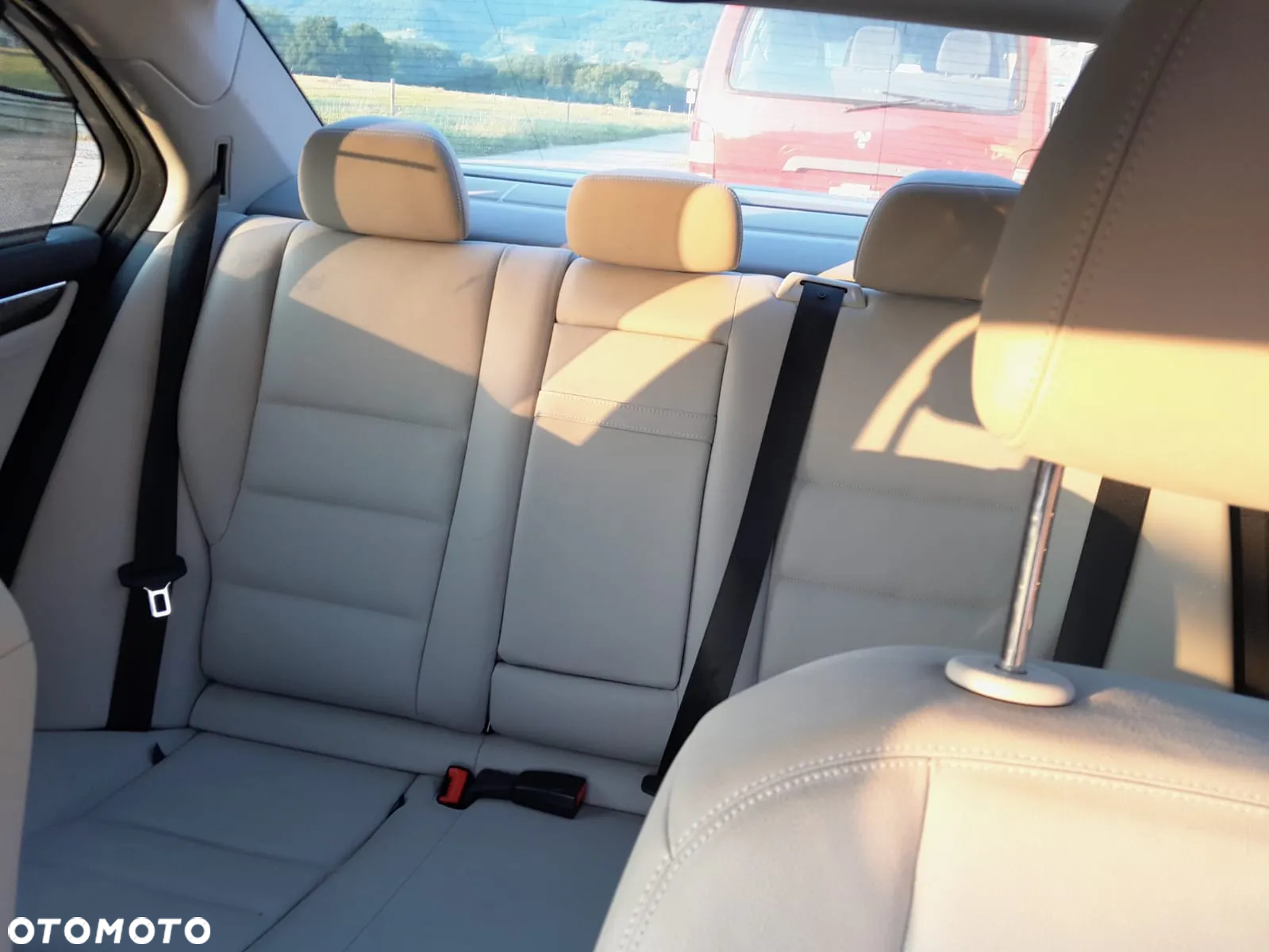 Mercedes-Benz Klasa C 250 CGI BlueEff Elegance - 14