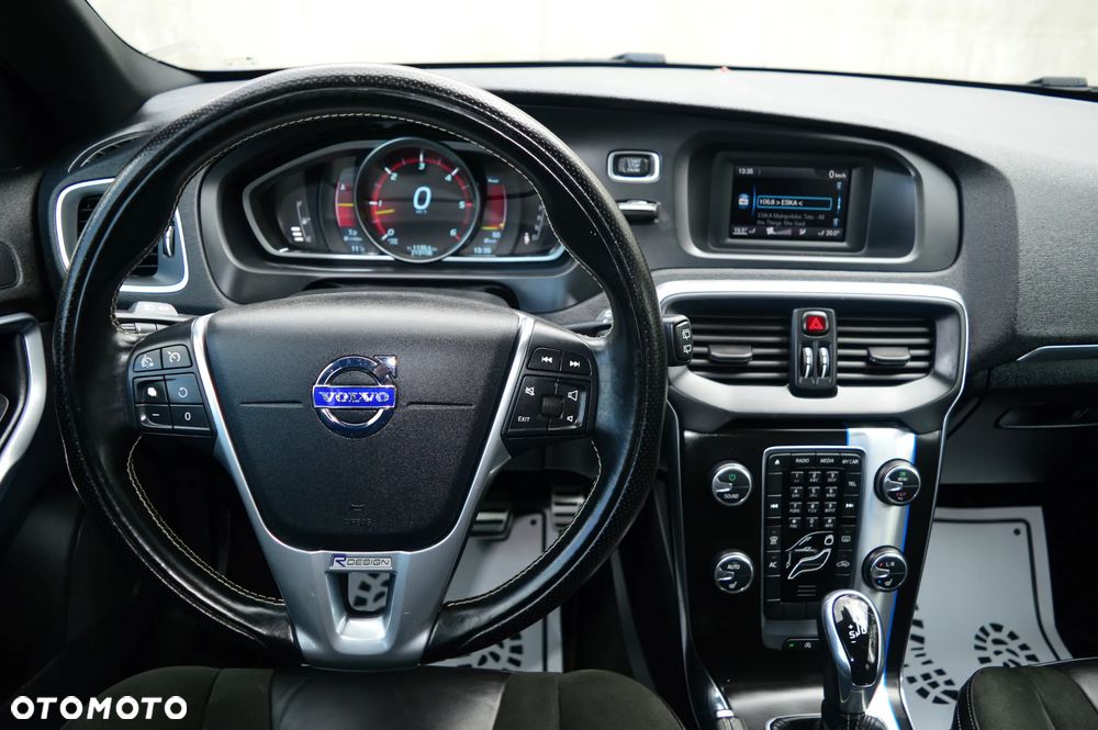 Volvo V40 D3 Geartronic R Design - 16
