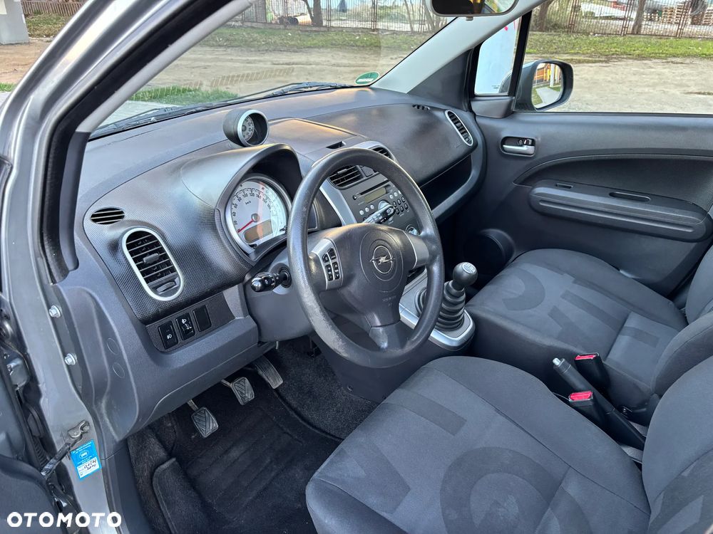 Opel Agila 1.0 - 11