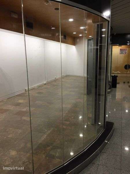 ALUGA-SE LOJA, arranjos costura, ATELIER, no centro de Lisboa - Grande imagem: 4/5
