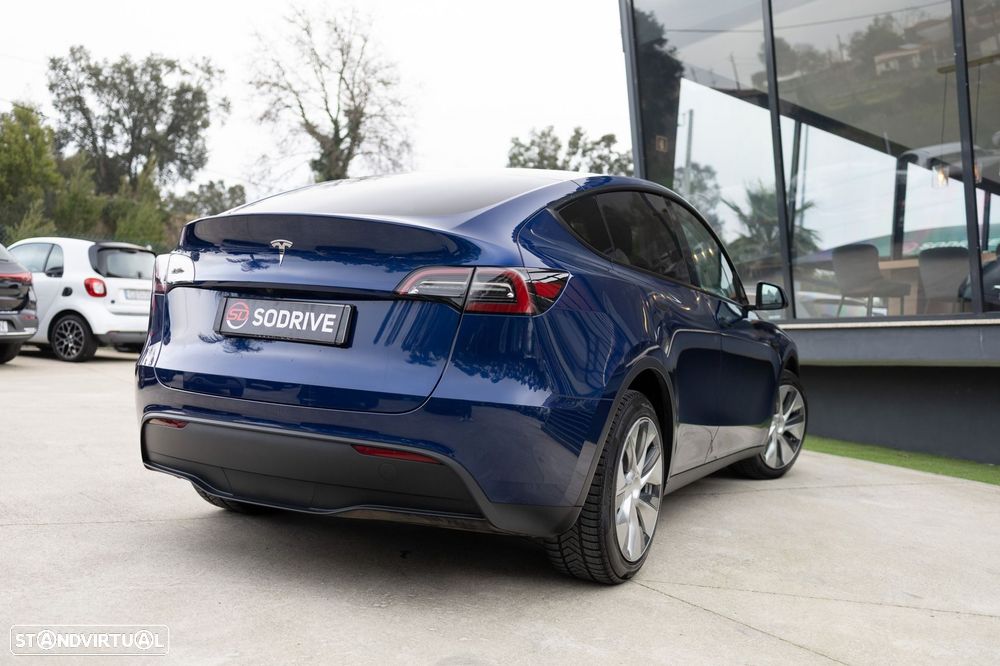 Tesla Model Y Standard RWD - 30