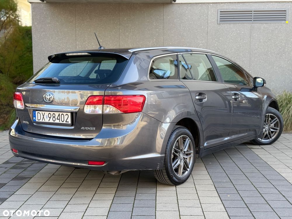 Toyota Avensis - 2