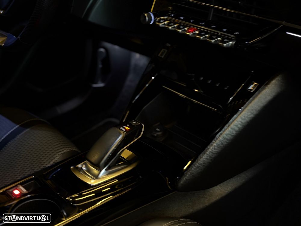 Peugeot e-2008 50 kWh GT Pack - 29