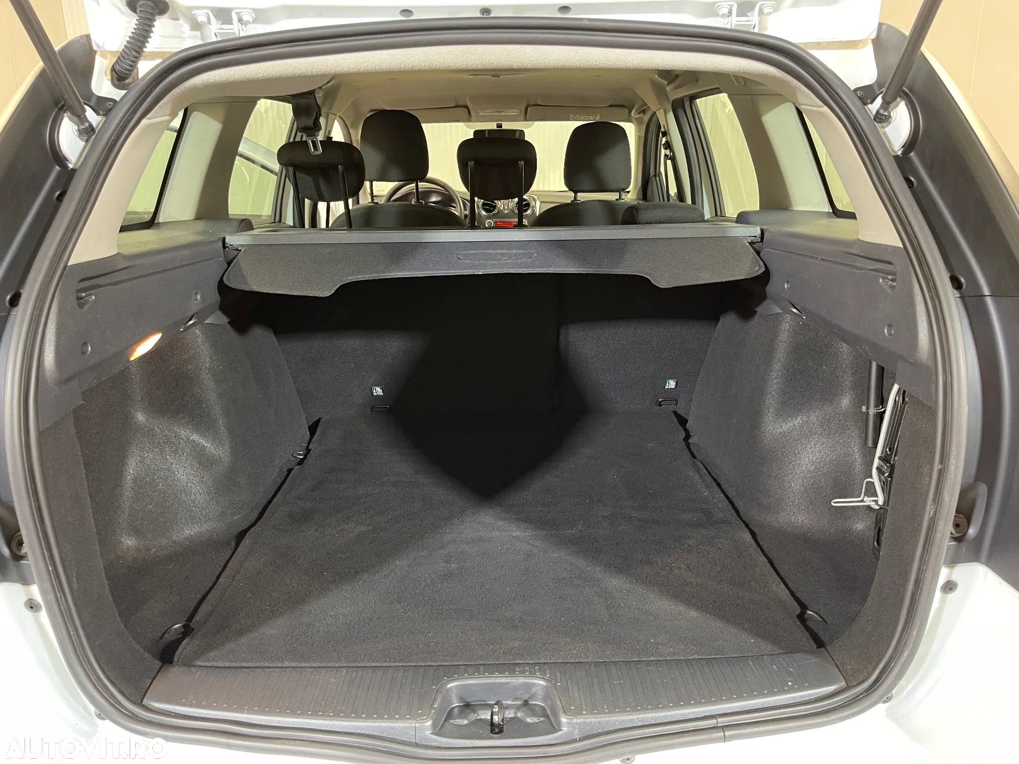 Dacia Logan MCV 1.5 dCi Laureate - 11