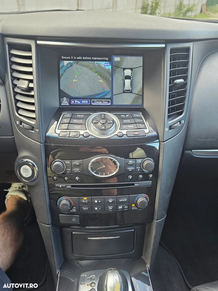 Infiniti QX70 - 9