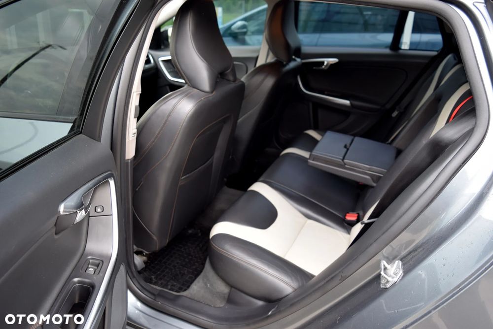 Volvo V60 Cross Country D3 Drive-E Summum - 8