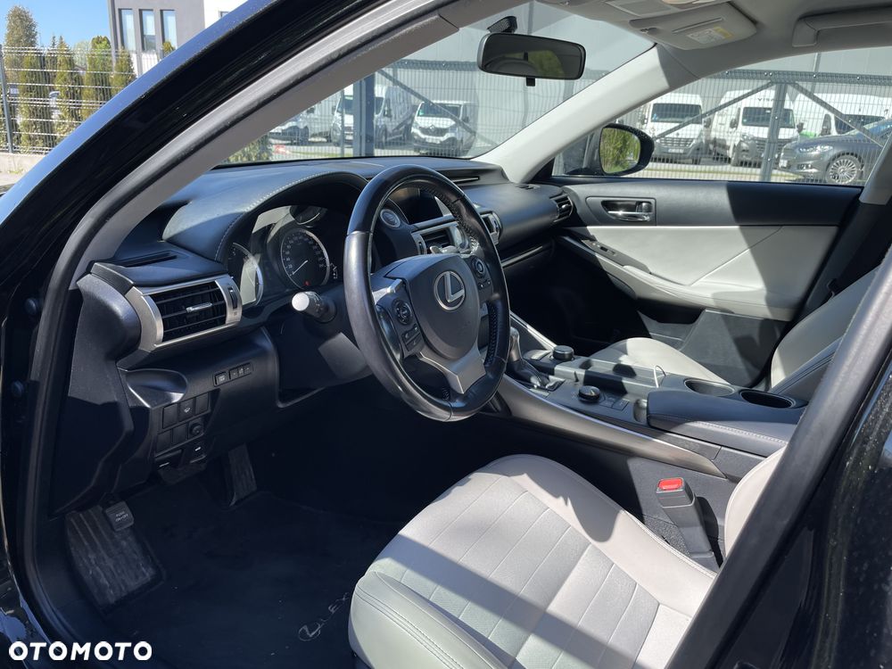 Lexus IS 200t Elite - 7
