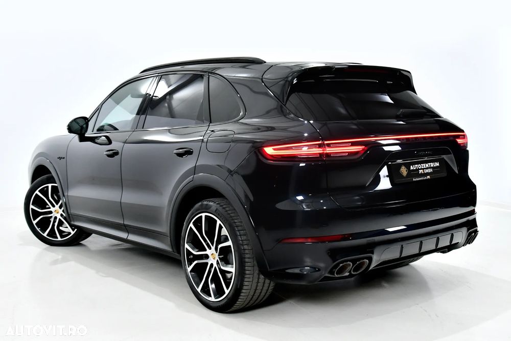 Porsche Cayenne - 4