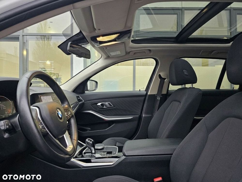 BMW Seria 3 330i xDrive - 14