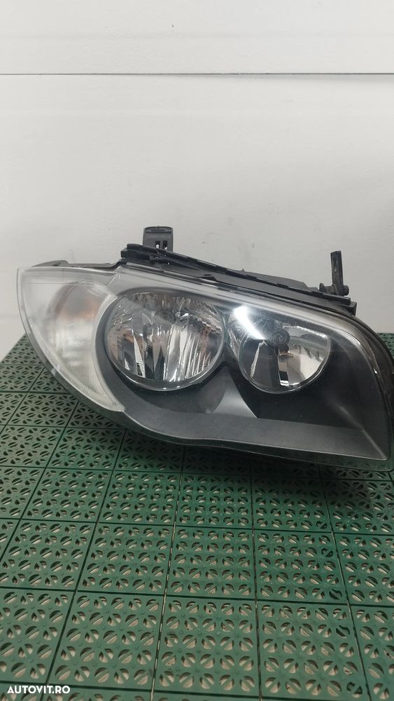 Far dreapta cu halogen BMW E81/82/87 LCi de pe masina volan stanga 7249650