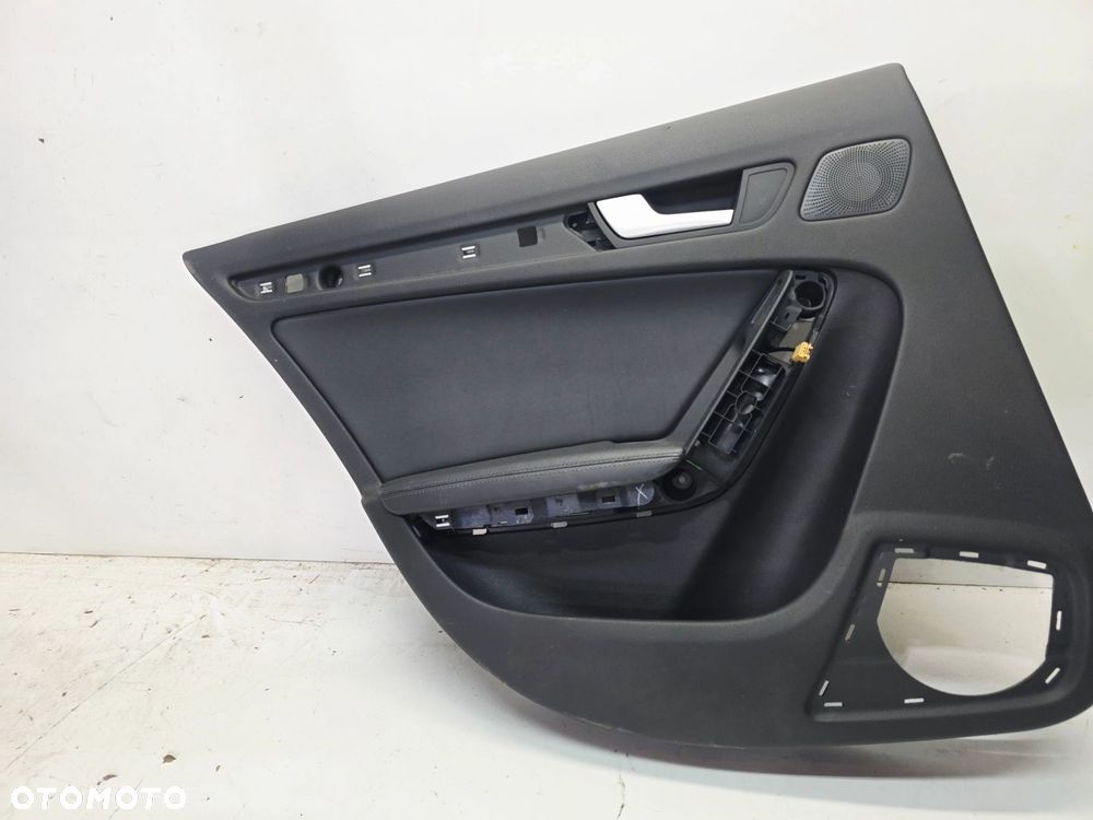 BOCZEK DRZWI LEWY TYŁ AUDI A4 B8 8K0867305 2/26 SKÓRA - 1