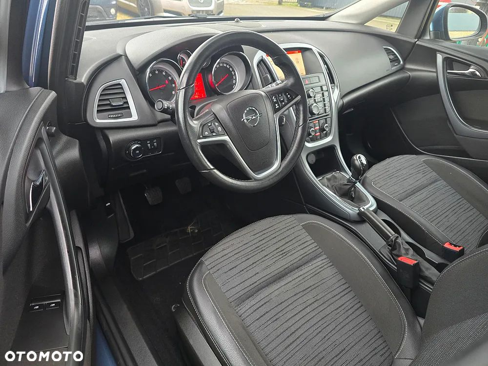 Opel Astra 1.4 Turbo Cosmo - 25