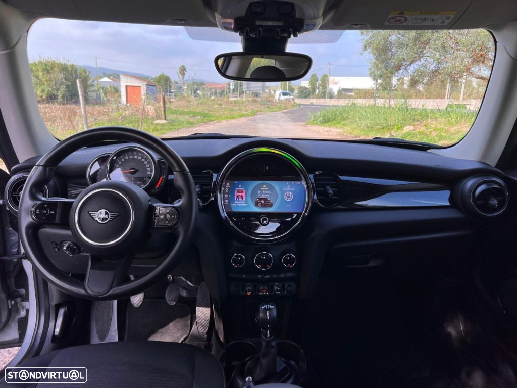 MINI 3 Portas Cooper Essential - 11