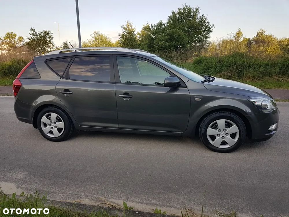 Kia Ceed 1.4 CVVT Dream-Team Edition - 4