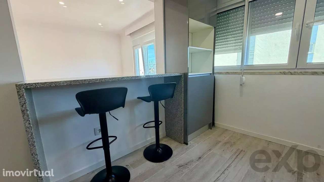 Apartamento T2 renovado em Cruz de Pau, Amora - Grande imagem: 4/10