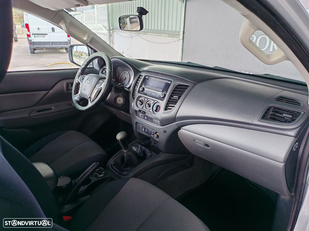 Mitsubishi L200 2.4 DI-D CD Invite 4WD - 9