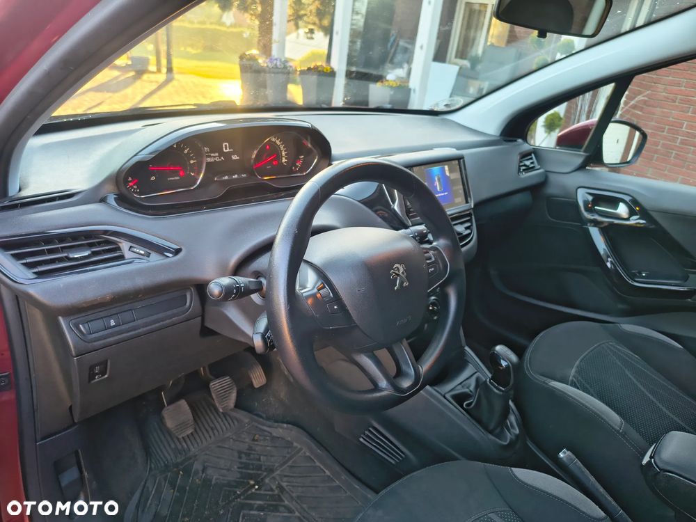Peugeot 208 1.2 VTi Allure - 12
