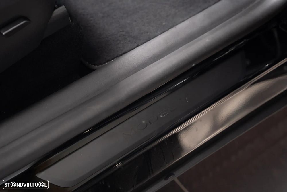 Tesla Model Y Long Range Dual Motor AWD - 15
