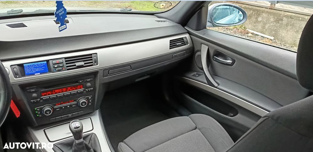 BMW Seria 3 325xi - 14